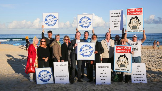  MLC and fomer Woollahra deputy mayor David Shoebridge, with residents and councillors, holds a rally on Bondi Beach.