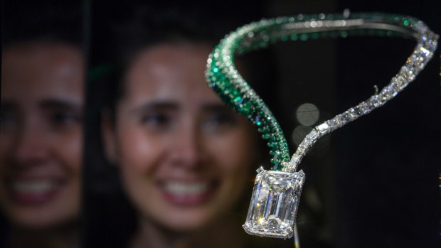 The flawless 163-carat clear diamond, the centrepiece of an asymmetric gem-studded necklace, was the largest of its kind ever auctioned.