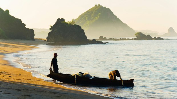 Fishermen returning to Kuta Beach, Lombok.