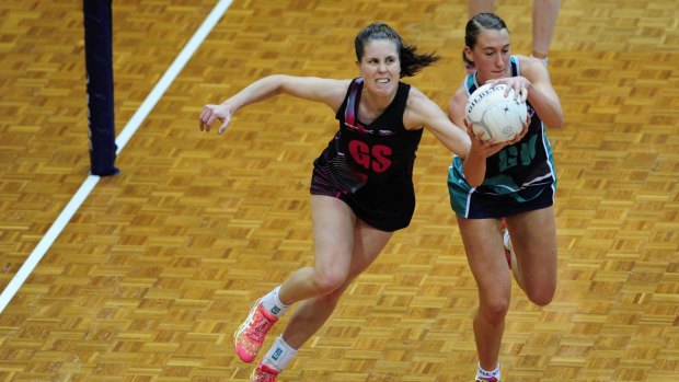 Canberra Darters player, Simone Nalder, left, and Victoria Fury player Emily Mannix in action during the 2015 Australian Netball League.