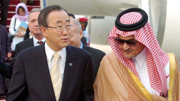 Prince Saud al-Faisal welcomes UN Secretary-General Ban Ki-moon to Jeddah in 2008.