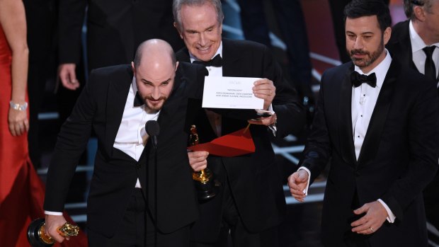 Jordan Horowitz, producer of La La Land, shows the envelope revealing Moonlight as the true winner of best picture.