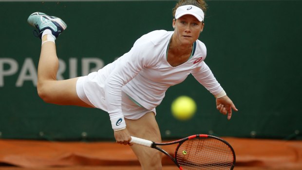 Samantha Stosur serves to Simona Halep.