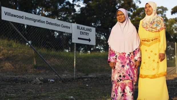 Piah Samad and Noriatin Umar, the mother and sister of convicted killer Sirul Azhar Umar, are seen in March 2015 outside the Villawood Immigration Detention Centre where he is being held. 