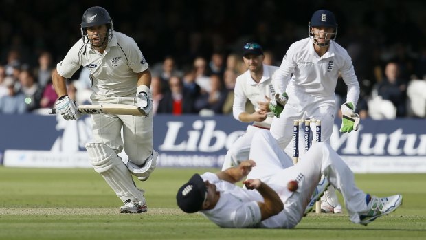 Alastair Cook falls over trying to stop a Ross Taylor shot.