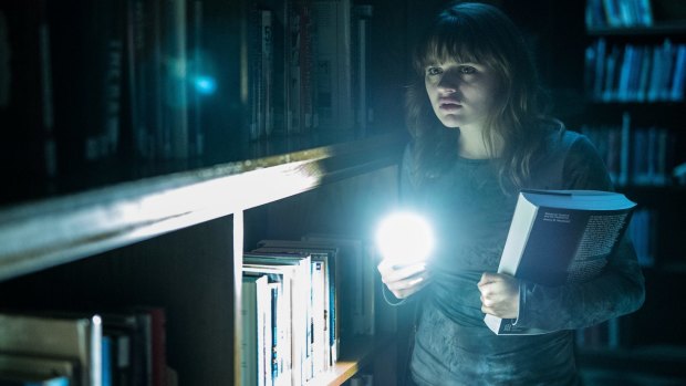 Wren (Joey King) is terrorized by Slender Man while researching "paranormal" activity.