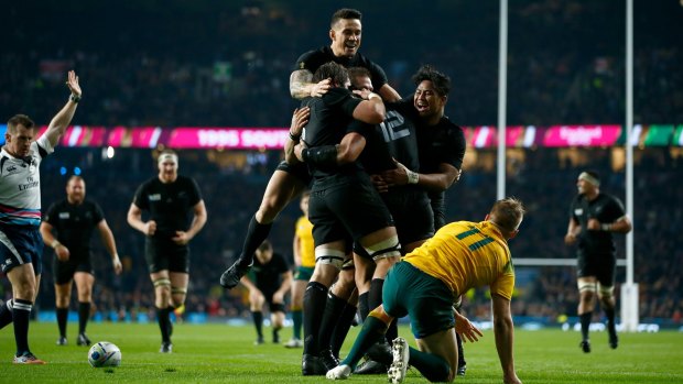 All Blacks: Daniel Carter Drop Goal Steals Last-Minute Win over