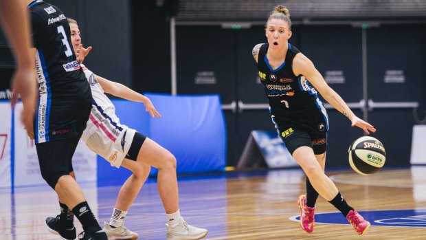 Canberra Capitals v Adelaide Lightning. Canberra's Natalie Hurst
