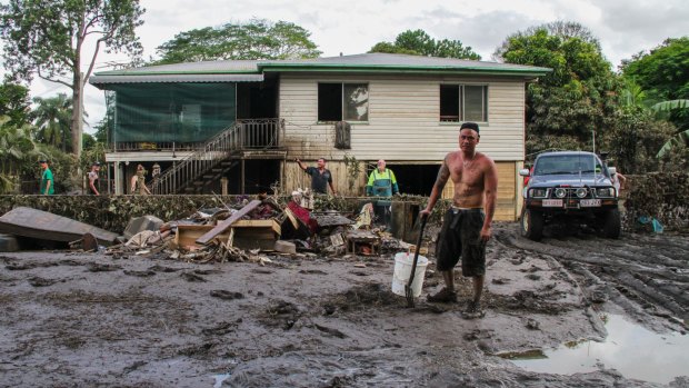 Paulo Balbarais Goodna flood 2011