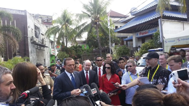 Michael Bachelard doorstopping Prime Minister Tony Abbott at the Bali bomb memorial during an APEC summit in 2013.
