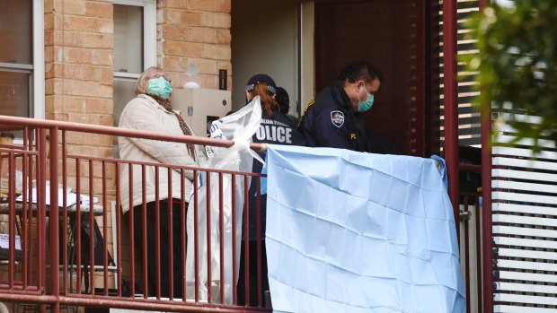 Federal police carry out an anti-terror raid at a flat in Ascot Vale on Friday.