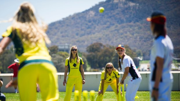Southern Stars players Holly Ferling, Ellyse Perry and Meg Lanning holding a skills session with junior girls' teams from Tuggeranong Valley Cricket Club.