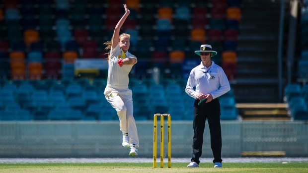 Lauren Cheatle throwing a fast ball in the Australia Vs ACT women's Ashes warm-up match.