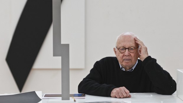 Ellsworth Kelly.
