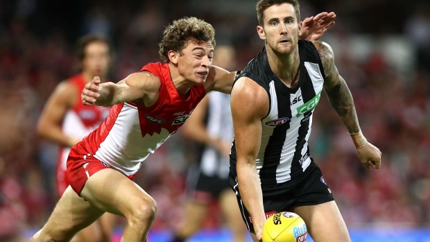 Window of opportunity: Will Hayward closes in on Collingwood's Jeremy Howe.