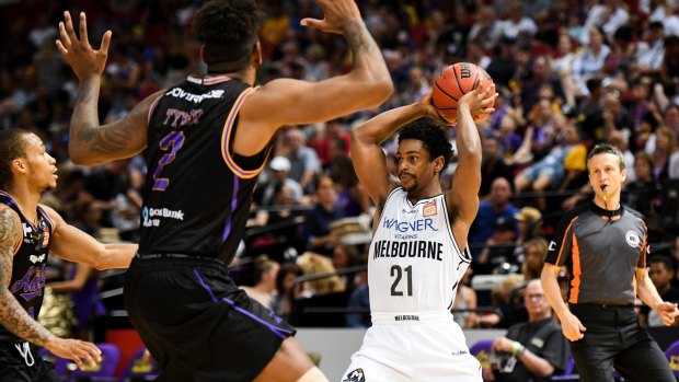 Melbourne United's Casper Ware prepares to throw against the Sydney Kings.