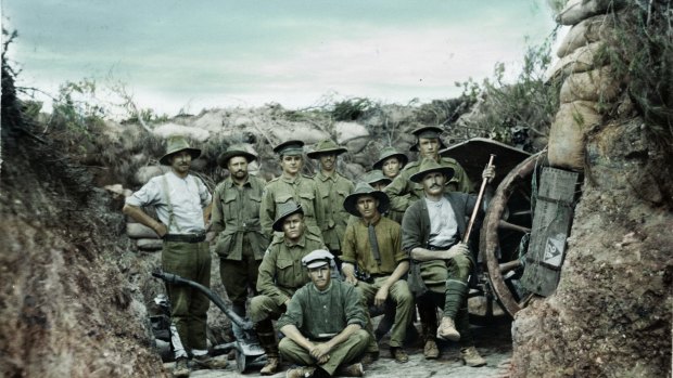 Members of the 2nd Light Horse Regiment (Qld) together with men from a field artillery battery near an 18-pounder field gun position at Gallipoli.