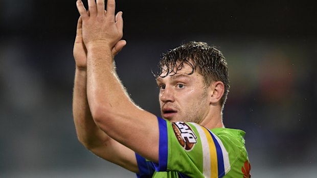 Canberra Raiders forward Elliott Whitehead believes Wayne Bennett will help England challenge Australia at the World Cup.