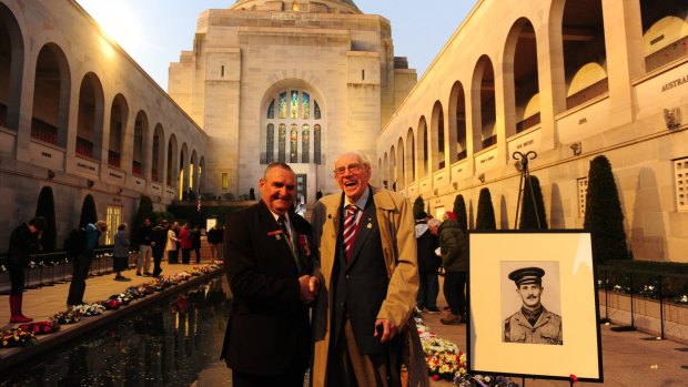 Vietnam veteran Keith Payne, VC, left, and former president of the ACT RSL Ron Metcalfe at the Australian War Memorial in 2014. 