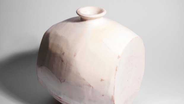 Heidi Strachan, Moon jar II, Earthenware, clear glaze, 2017