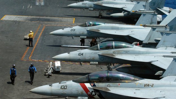 F18 fighter jets on the deck of the USS Carl Vinson.