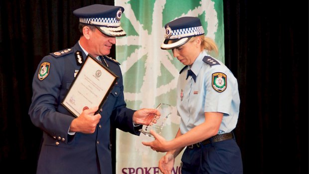 Detective Inspector Denby Lea Eardley collects an award from Commissioner Andrew Scipione in 2012. 