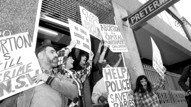 Right-to-life demonstrators block the doorway of the Preterm Clinic in Cooper Street, Surry Hills, in 1985.