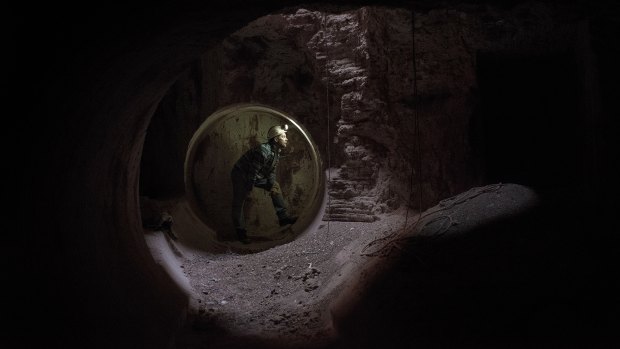 Goran, a miner from the former Yugoslavia, works with his circular tunnelling machine while searching for opal. With this technique he covers more surface, allowing him to potentially have more access to the gemstone.