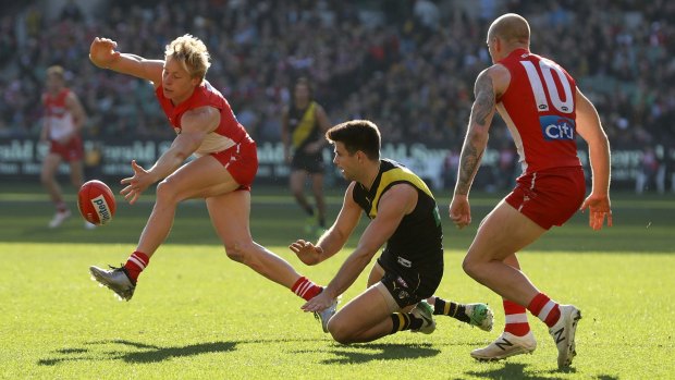 Sydney's Isaac Heeney reaches for the ball at the MCG as the Swans mounted a comeback.