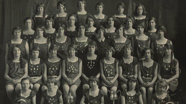 A young Vera Hopton, seated in centre of the second row with her students at Bosworth College in Fairfield, 
1926.