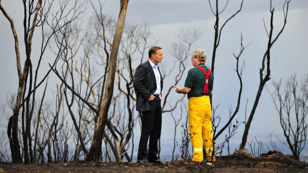 Prime Minister Tony Abbott chats with CFS officer Jerry Thomson near One Tree Hill in the Adelaide HIlls.