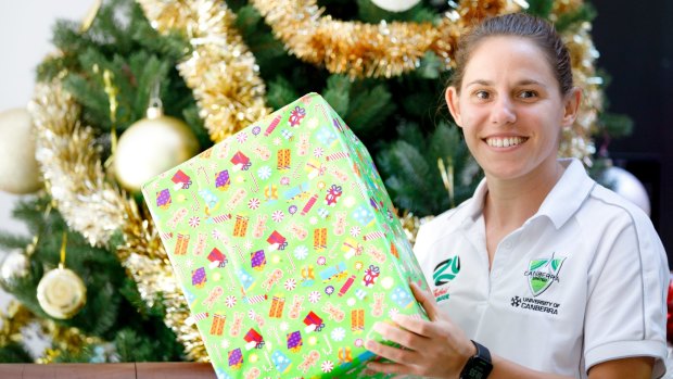 Canberra United captain Ash Sykes visited the Centenary Hospital to gift children Christmas presents on Tuesday.