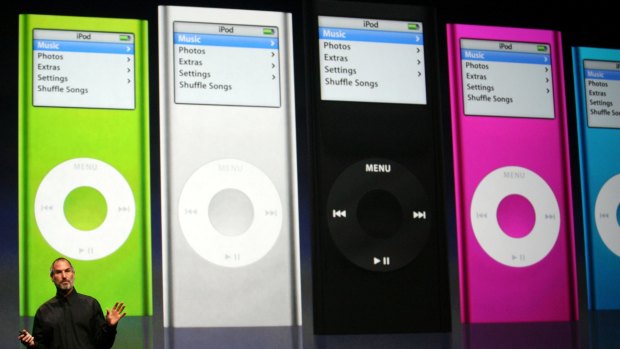 Steve Jobs introducing the 2006 range of iPod nanos.