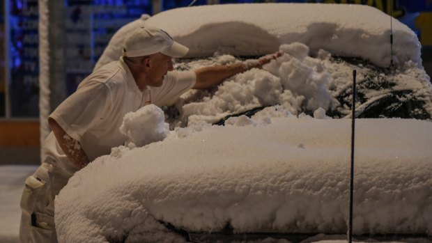 Oberon residents woke to a winter wonderland on Friday morning after the NSW central tablelands town had its biggest snowfall in about 40 years.