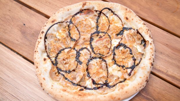 Porchetta pizza with crackling.