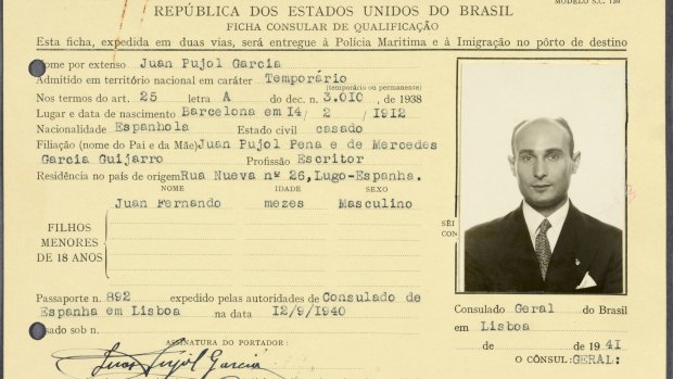A Brazilian visa allowing Spanish Araceli Gonzalez de Pujol to remain in the country temporarily, lists him as a writer.