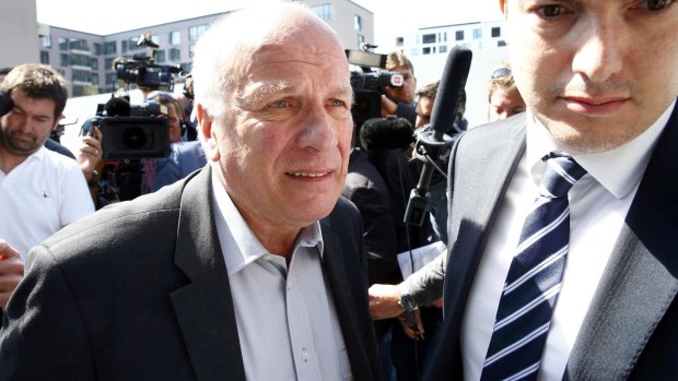British Football Association chairman Greg Dyke Dyke has called for the 2018 and 2022 World Cup hosting votes to be re-run.
