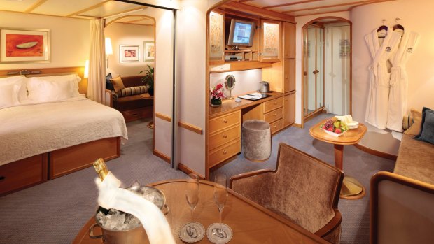 Commodore Suite on board SeaDream II. 