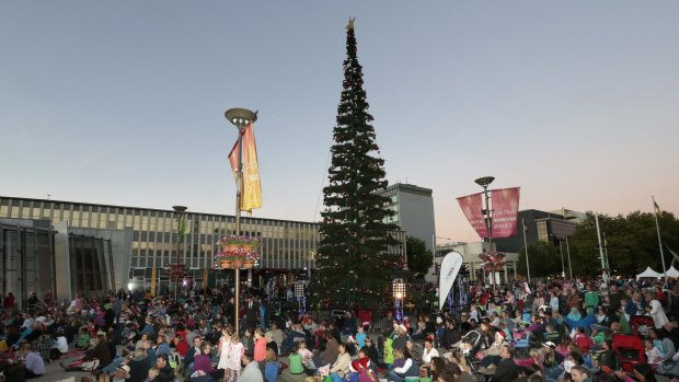 Crowds waiting for the lighting of the Christmas Tree in Civic Square.