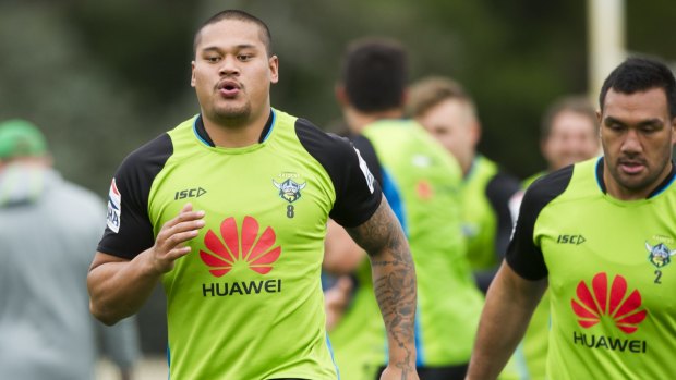 Joey Leilua trains with the Raiders on Monday.