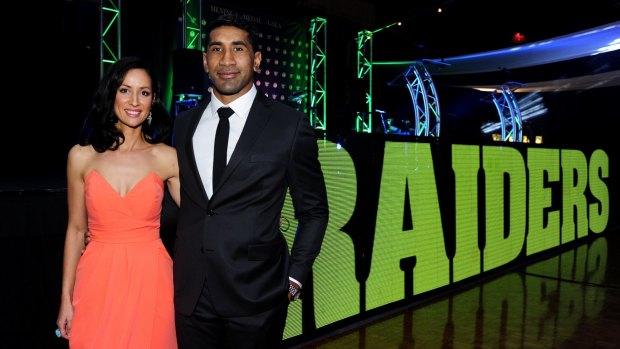 Sia Soliola with his wife Gemmah after he won last year's Mal Meninga medal. 