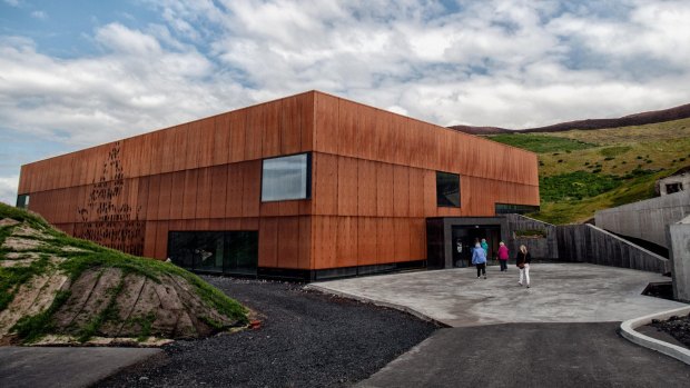 The Eldheimar museum focuses on the 1973 eruption of the volcano Eldfell on Heimaey. 