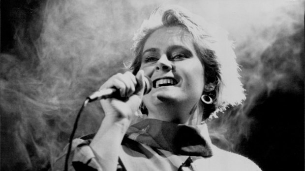 Alison Moyet on stage in 1985.