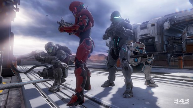 There are always four players in Halo 5's campaign, which also impacts the levels. For example during a firefight one of the team might mantle up to a high vantage point for sniping while a partner charges through an old vent to flank the enemy from the side.