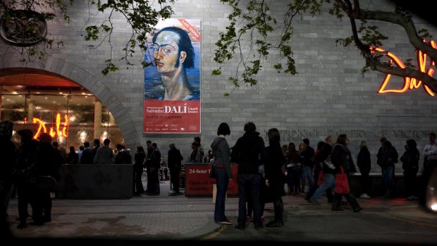 The 2009 all-night sessions of the Dali exhibition were a turning point for the city, bringing a calmer atmosphere. 
