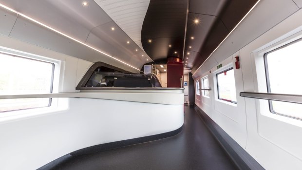 咖啡馆和酒吧e320欧洲之星列车车厢。