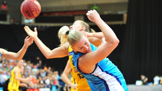 Canberra Capitals star Lauren Jackson clashes with Sydney Flames player Mikaela Ruef during the Caps' win.