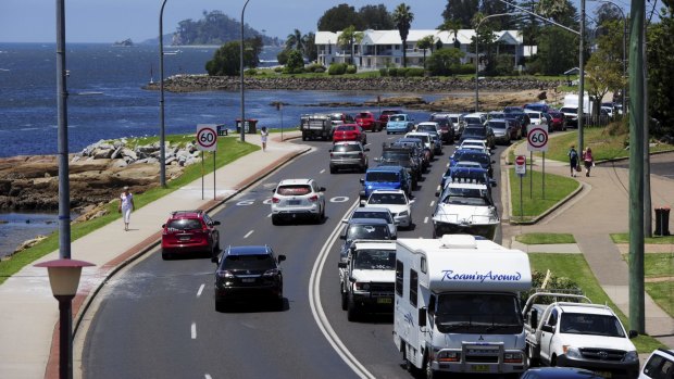 Traffic jam: Cars travelling west on Beach Road at Batemans Bay from Batehaven are experiencing long delays.