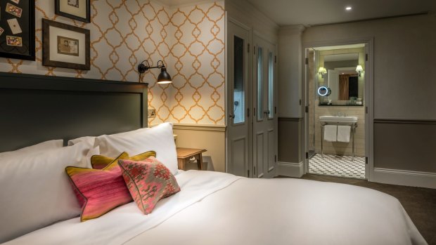 King Street Townhouse offers cosy rooms.