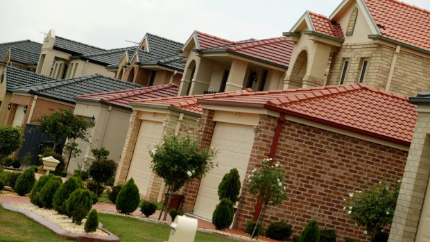 The federal government has been urged to crack down on brokers' incentives. 